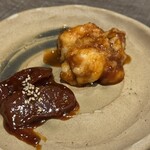 焼肉とみ - ホルモン2種（小腸、レバー）