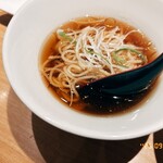 鳥鶏研究団 - 薫る淡麗醤油ラーメン　ハーフサイズ