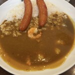 CoCo壱番屋 - 料理写真:エビカレーにウインナートッピング
エビは5匹位入ってたかな
なんか変わった盛り付けだなぁ
ドラえもんに見えませんか？ σ(^_^;)