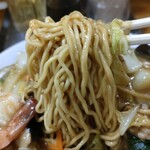 味のラーメン 海賊 - 麺リフト