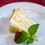 くいしんぼー山中 - 2025.5 メロンのショートケーキ トリュフチョコレート添え