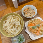 手打ちうどん 上を向いて - 