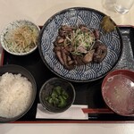 虎視眈々 - 地鶏の炭火焼定食・親鶏（1200円）