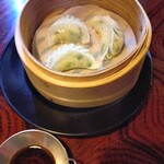 やまか飯店 - えびとニラの蒸し餃子