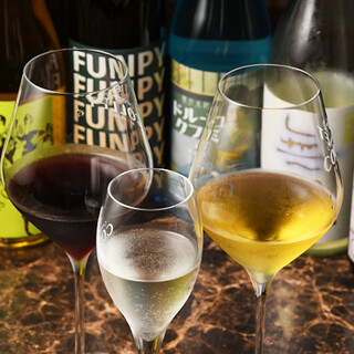 厳選したワインは20種類以上！そのほかのアルコール類も充実