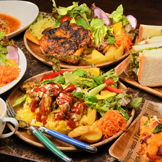 昼夜問わずお気軽に◎幅広いシーンに合う豊富なフードメニュー