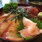 まぐろ＆ハマチ漬け丼（1,030円）