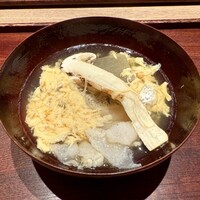 神楽坂 石かわ - 出汁のお椀、鯨の皮 真鯛 冬瓜 松茸と