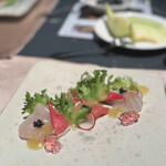 ジョバーノ - 地元野菜と白身魚のカルパッチョで見た目も楽しめる1品です。