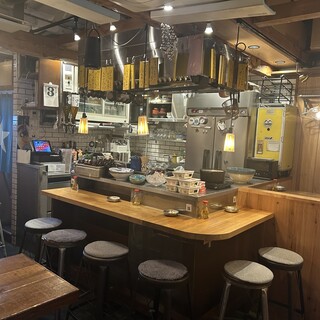 【全24席】カウンター6席。テーブル18席。ボックス席有り。