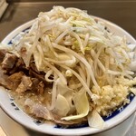 ラーメン 大 - 塩らーめん（950円）＋細切れチャーシュー（100円）＋玉ねぎ（100円）＋味付卵（100円）、ニンニクコール