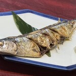 割烹 一の矢 - この数年サンマはまるでダメで、この店でも去年の秋刀魚は残念なヤセギスだった。でも今年のサンマはイケてる^_^