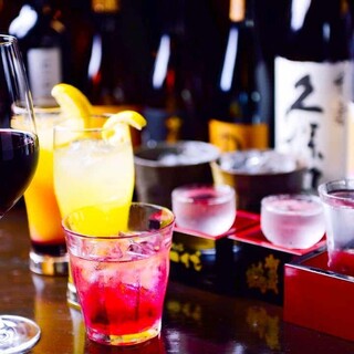 料理的色彩搭配超過60種多樣化飲品