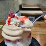 とろりん茶房 - いちごみるくエスプーマ