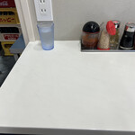 とんとんラーメン - 一番奥のカウンター席しか空いてなかった。