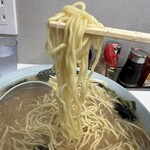 とんとんラーメン - 麺量、多く感じたなー！中ってこんなにあったっけ？