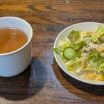 シャルドネ - スープとサラダもセットです ... 美味しいです~