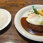 シャルドネ - ハンバーグ＆ベーコンエッグにはライスも付いています