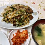 桃李 - 料理写真:レバ野菜 630円、半ライス 200円
