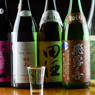 常時約10種類の地酒、揃ってます。