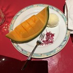 バー ドゥオモ ロッソ - メロン1000円くらいはしっこ食べてしまいました。すみません。