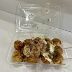 たこ焼きのくどう - たこ焼き12個360円。