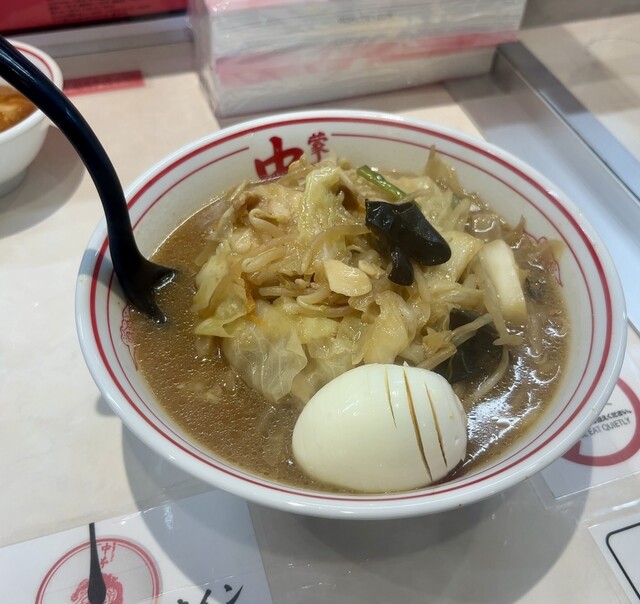 蒙古タンメン中本　オリジナルリング ウチガヤで中本特集があって 白根副店主をはじめみなさんと写真撮って