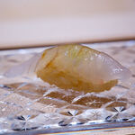 鮨 なんば - 平目 — 繊細で軽やか。