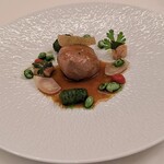 ラ・ベ - 仔牛のスパイスロティ ハーブ香るじゃがいものニョッキ マレンゴソース パプリカのクーリ