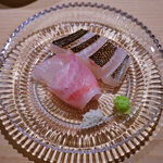 鮨 なんば 四谷 - 真鯛とメバル — すだちで爽やかに、透明感ある味わい。