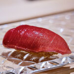 鮨 なんば - 中トロ (北海道) — シルキーでバターのように滑らか。