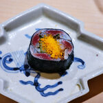 鮨 なんば - 鰯巻き — 濃厚な旨みを巻物で爽やかに。