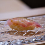 鮨 なんば - 白甘鯛 (愛媛) — 繊細で上品な甘み。「やばい！」級の一貫。