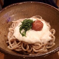 自家製粉石臼挽きうどん 青空blue 本店 - 梅しそと大和芋のとろろぶっかけ