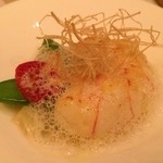 ガストロノミー ジョエル・ロブション - ラングスティーヌ 葱のエテュベとシトロネルの香りのクレームを添えて
