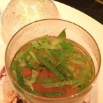 ガストロノミー ジョエル・ロブション - スパイスとフレッシュハーブの香るブイヨンに浮かべて