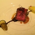ガストロノミー ジョエル・ロブション - 和牛 様々に変化させたナスとクミン、タプナードと共に