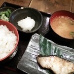 炙処 火ノ膳 - 銀だらの西京漬け定食。980円。