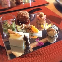 レストラン QUATRE CINQ (道後夢蔵) - 鏡盛り「薩摩芋ムース むかご串」「瀬戸内産鰯マッシュポテト巻き」「アボカドサラダ」…
