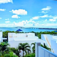 エーゲ海 - レストランは全席伊良部大橋ビュー♪フロアは2階的な段差があり、更に絶景の、上のお席にご案内頂きました。