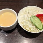 グリル一平 三宮店 - サラダとスープ