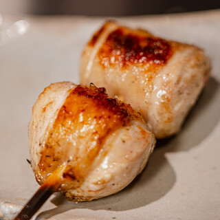 紀州備長炭を使用。真心込めて焼き上げる厳選地鶏の焼鳥
