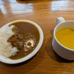 317337163 - ホテルの朝食バイキングって、必ずと言って良いほどカレーが用意されてますよね。勿論美味しかったです。