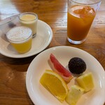 317337166 - デザートもかなり豊富。フルーツにスイーツに、こちらも美味しかったです。