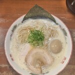 麺や而今 - 鶏塩白湯らぁ麺（1300円）＋半熟味付け煮玉子（150円）
