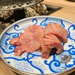 匠の焼肉 せきぐち - この厚切りタン〜最高ですぅ✨