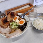 ラーメン寶龍 - 料理写真:とろ旨味噌ラーメン 1,100円、大盛 100円、トッピング
バラチャーシュー 300円、バター 150円、小ライス 100円(税込) 