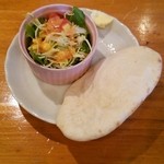 ミニサラダとミニピザ