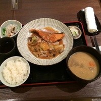 目黒の和食 さとう - 週替り膳950円　秋鮭のちゃんちゃん焼き