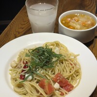 渋谷アチェーゾ - パスタB  小柱とフレッシュトマト・大葉のジェノベーゼペペロンチーノ　1,000円